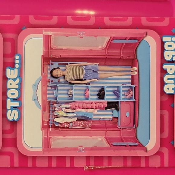 Barbie closet and carrying case - Picture 3 of 4